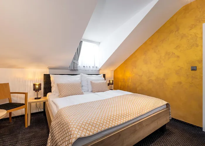 Golden Crown Gæstehus 4*