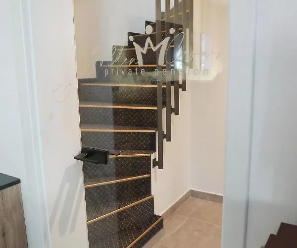 Golden Crown Gæstehus 4*